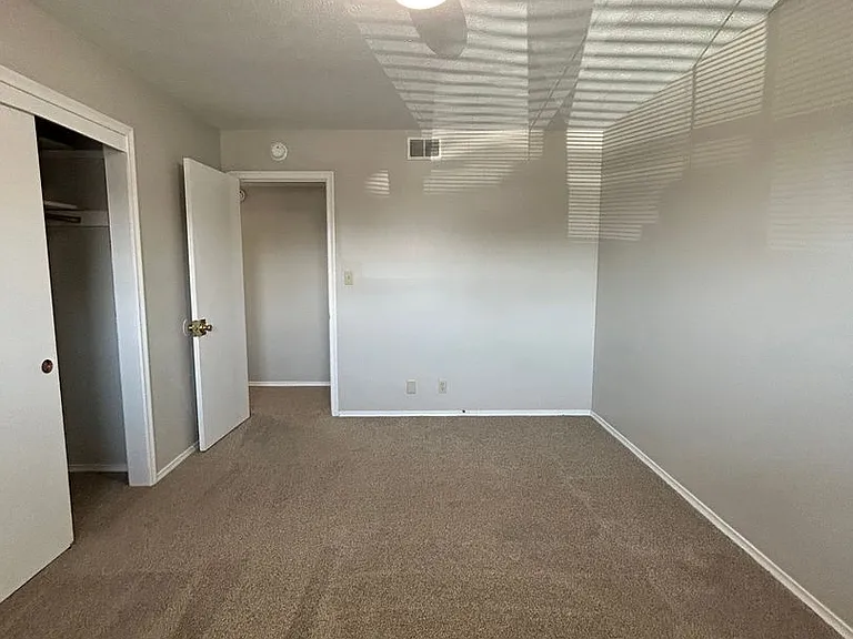 915 N 48th Ave — Photo 13