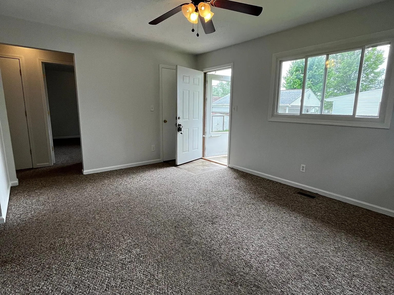 2 bed, 792 sqft, $1,095 — Photo 2