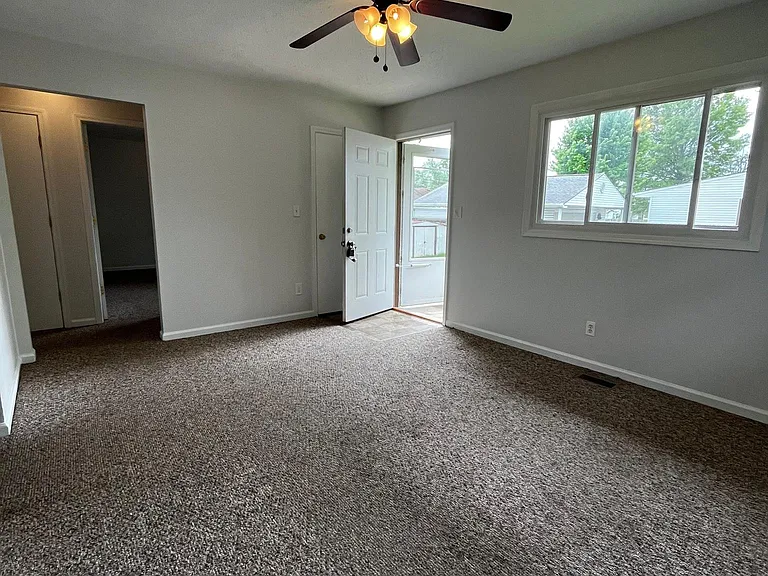 28 Michael Dr #A — Photo 2