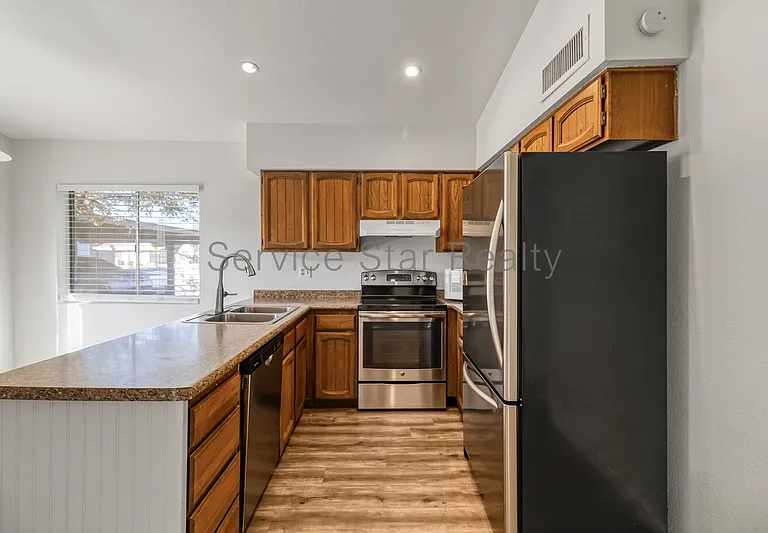909 W Malibu Dr — Photo 4