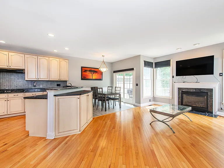 Briar Ct — Photo 9