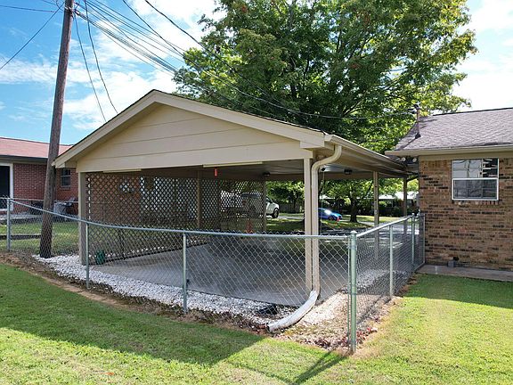 5th image of 3533 Oakcrest Ave NW