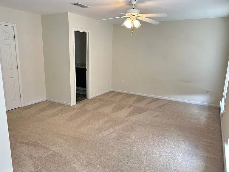211 Greenbriar Dr — Photo 10