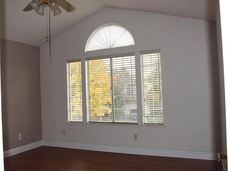 Falcon Ct — Photo 11