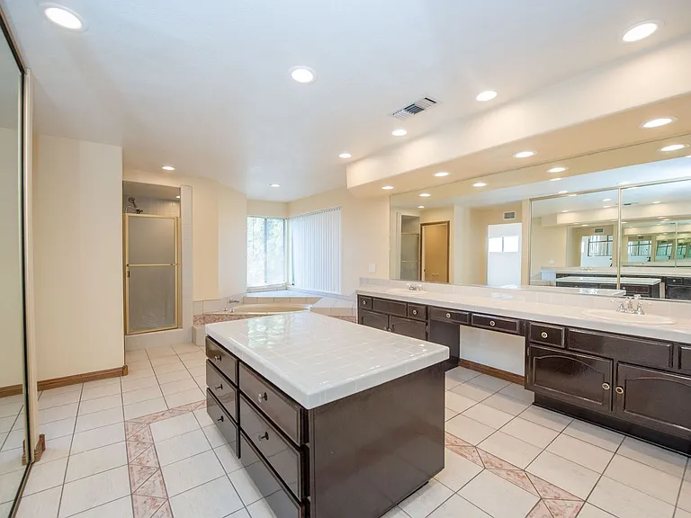 2274 N Rockridge Pl — Photo 36