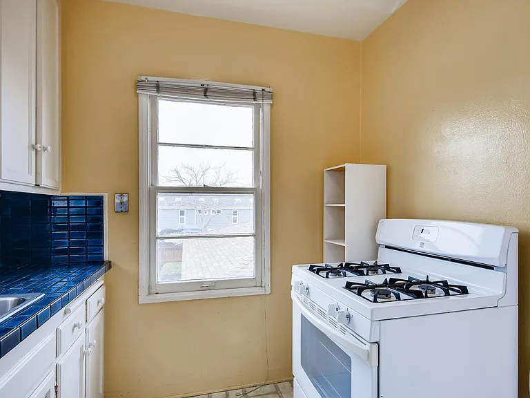 551 Fern Gln — Photo 5