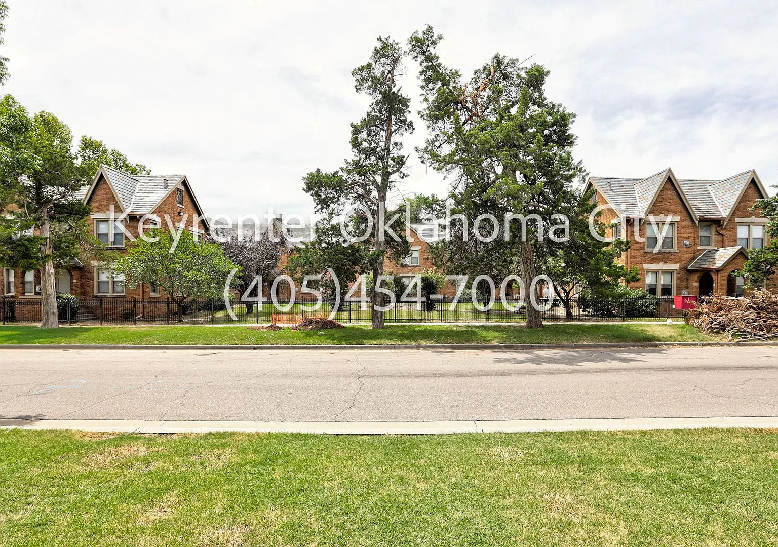 Kamp's Court Apartments — Photo 1