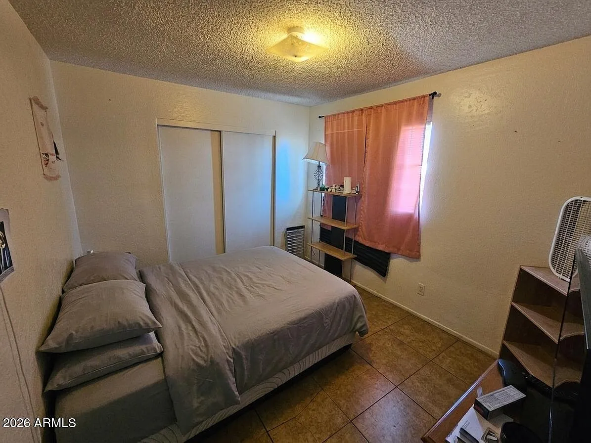 3 bed, 1.0 bath, 1000 sqft, $1,200 — Photo 4