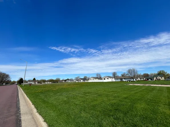Cecilee St, Worthington, MN 56187