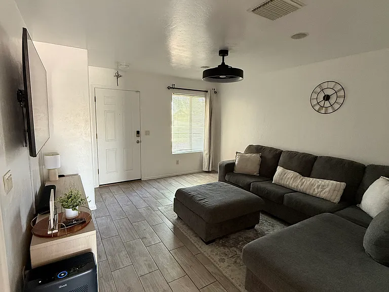 2049 W Silver Grass Pl — Photo 3