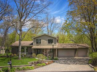 6802 Hillcrest Dr, Crystal Lake, IL 60012