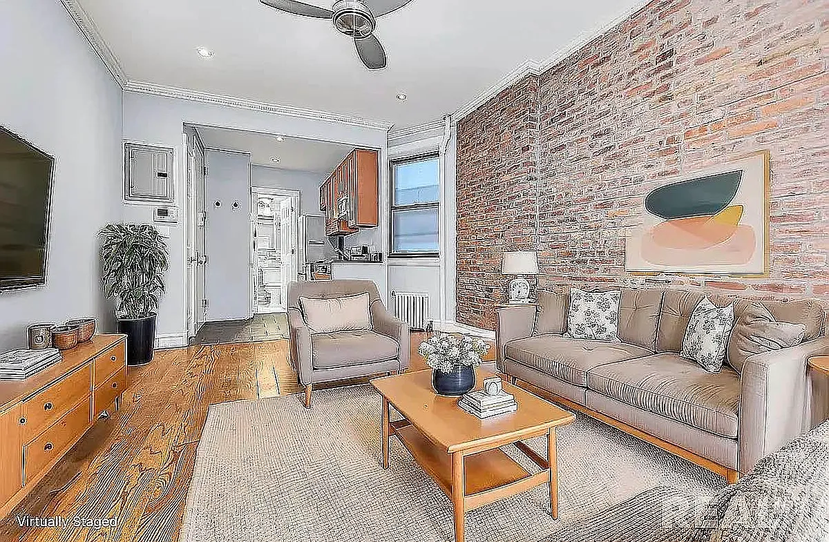 Building Photo - 928 2nd Ave #FIVE