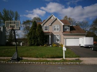 11 Lenape Ln, Burlington, NJ 08016