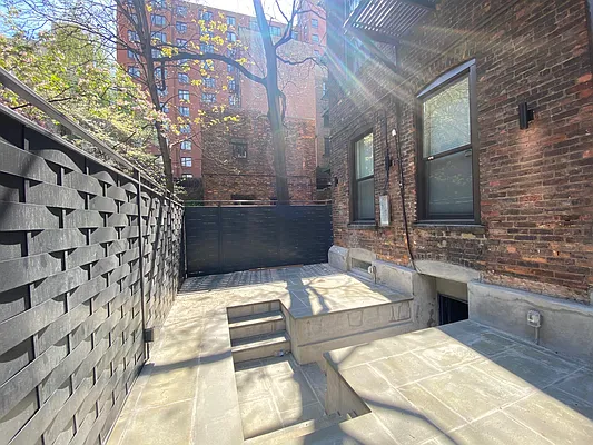 Rented by Besen Partners, LLC | media 23