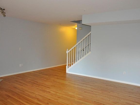 3rd image of 2962 Barclay Way