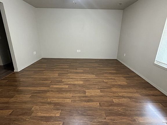 4th image of 910 Withrow Dr