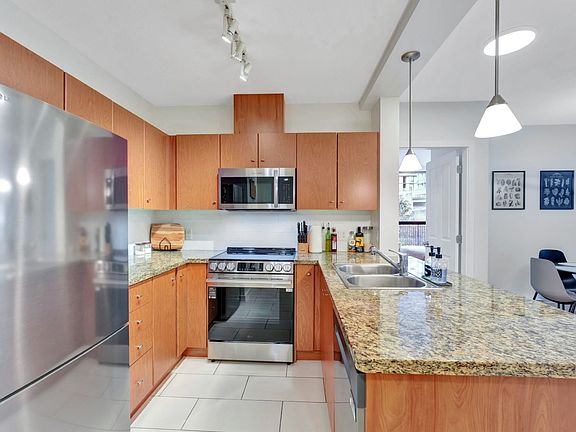 4th image of 511 Rochester Ave #304