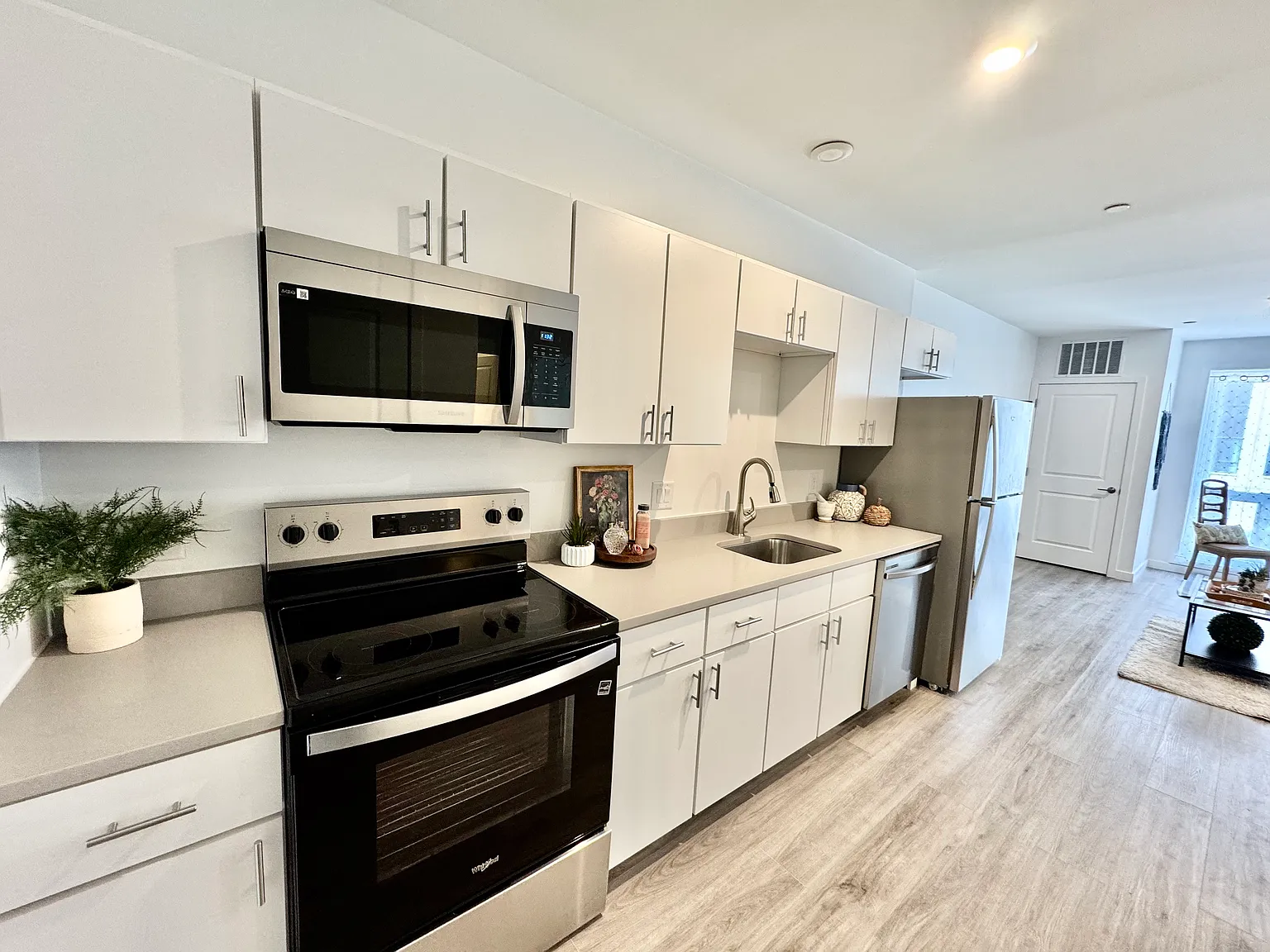 1 bed, 720 sqft, $1,615 — Photo 3