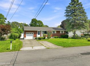 4 Pettibone Dr, Albany, NY 12205