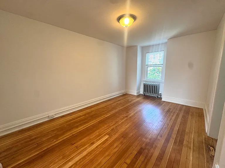 21-41 28th St #3 — Photo 4