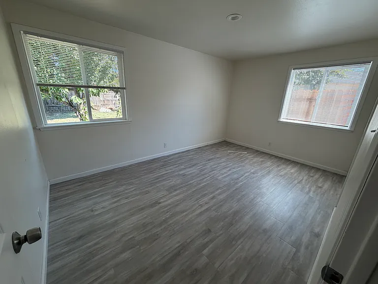 761 Greenwood Ave — Photo 8