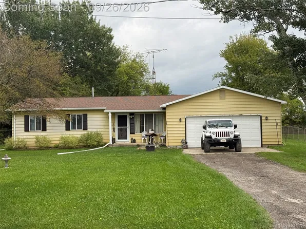 1474 Nichols Rd, Flushing, MI 48433