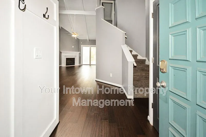 2 bed, 2.0 bath, 1072 sqft, $2,350 — Photo 2