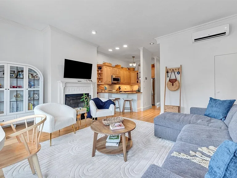 6 Columbus Sq #3 — Photo 18