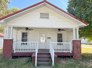 501 E Douglas St, Fairfield, IL 62837