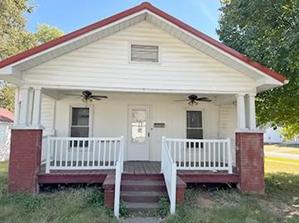 501 E Douglas St, Fairfield, IL 62837