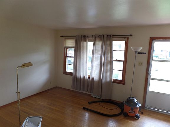 2nd image of 624 Marshall Ln