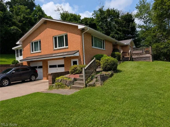 4392 2nd St SE, New Philadelphia, OH 44663