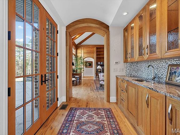 4th image of 9998 Litzsinger Rd