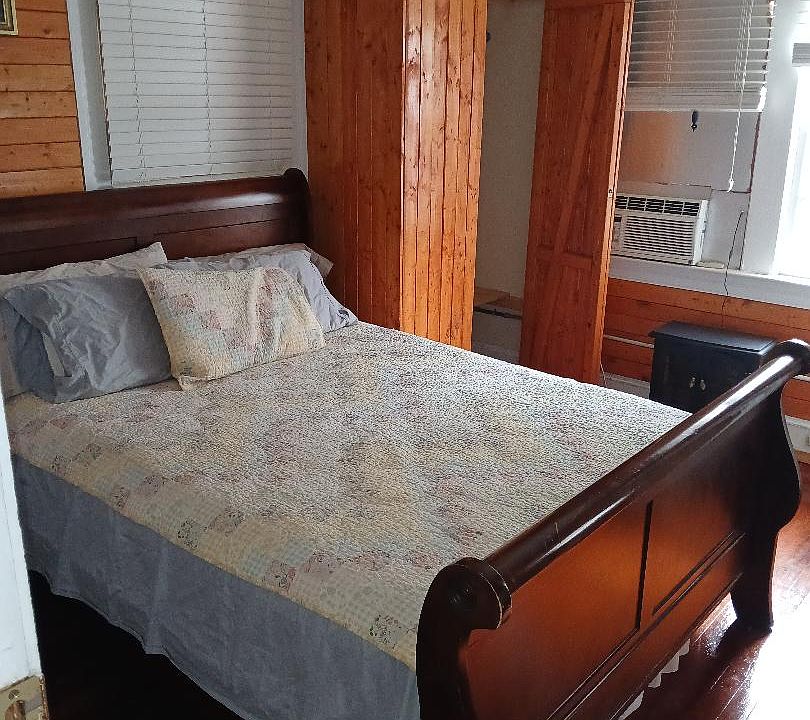 1st image of 619 Glenview Blvd #201/2