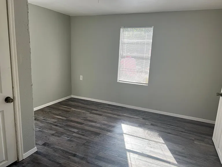 2738 Spring St — Photo 8