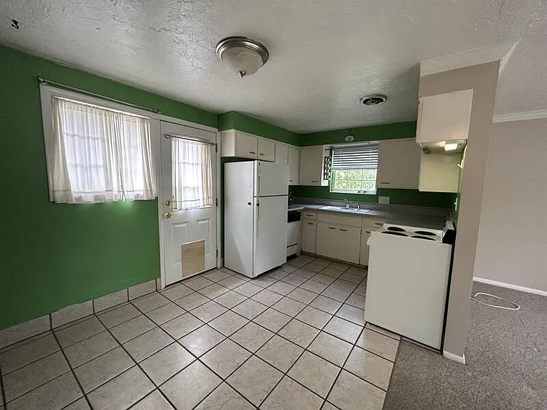 909 E Browning Ave #C — Photo 11