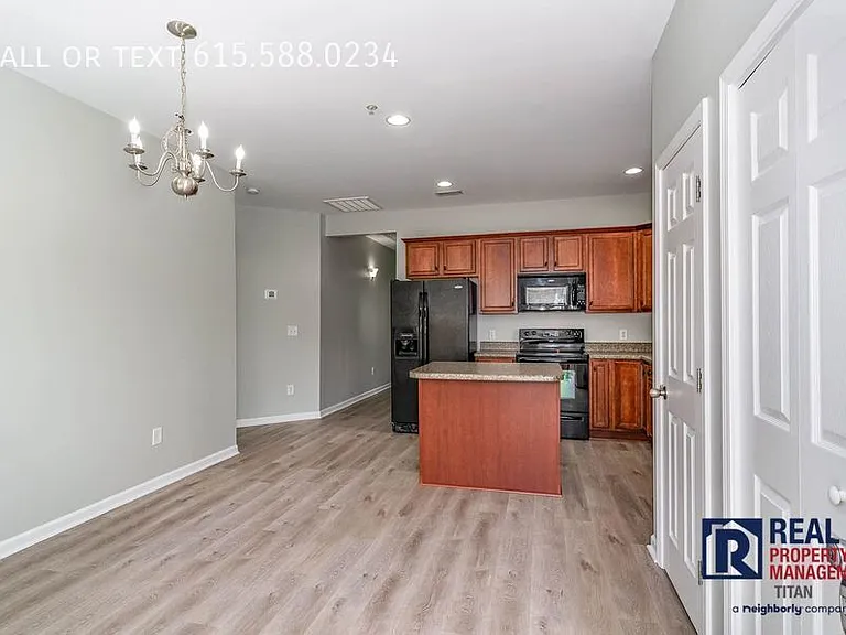 1004 Briggs Ln — Photo 5