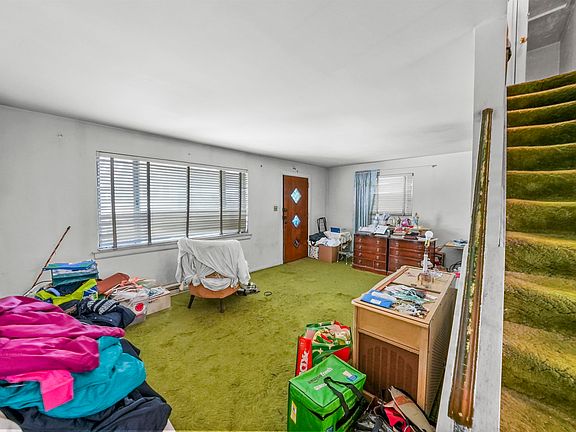 4th image of 109 Terhune Ave
