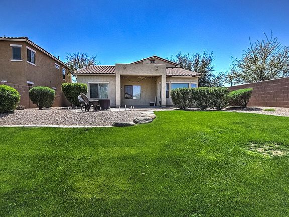 3rd image of 928 E Indian Wells Pl