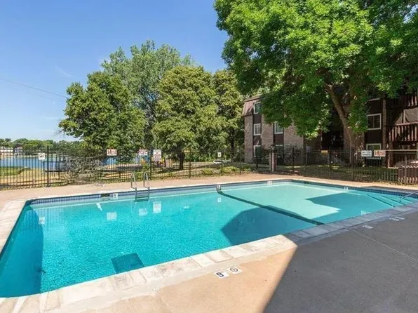 4201 Lakeside Ave N APT 305, Brooklyn Center, MN 55429
