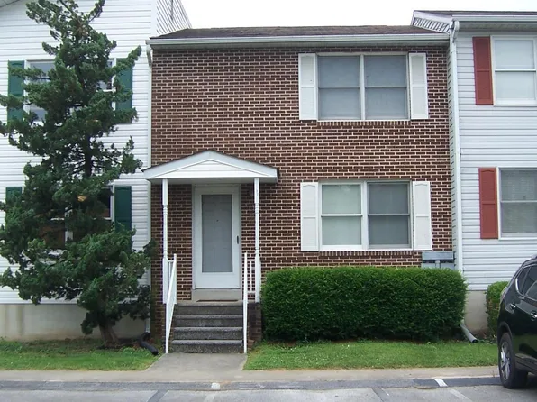 32 Waldeck Ct, Inwood, WV 25428