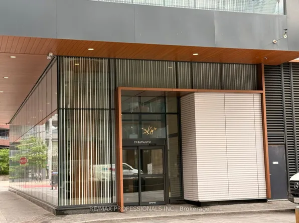19 Bathurst St, Toronto, ON