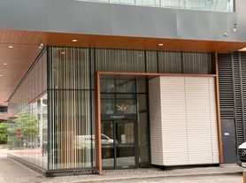 19 Bathurst St