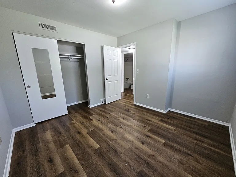 2404 Velma Ave — Photo 14