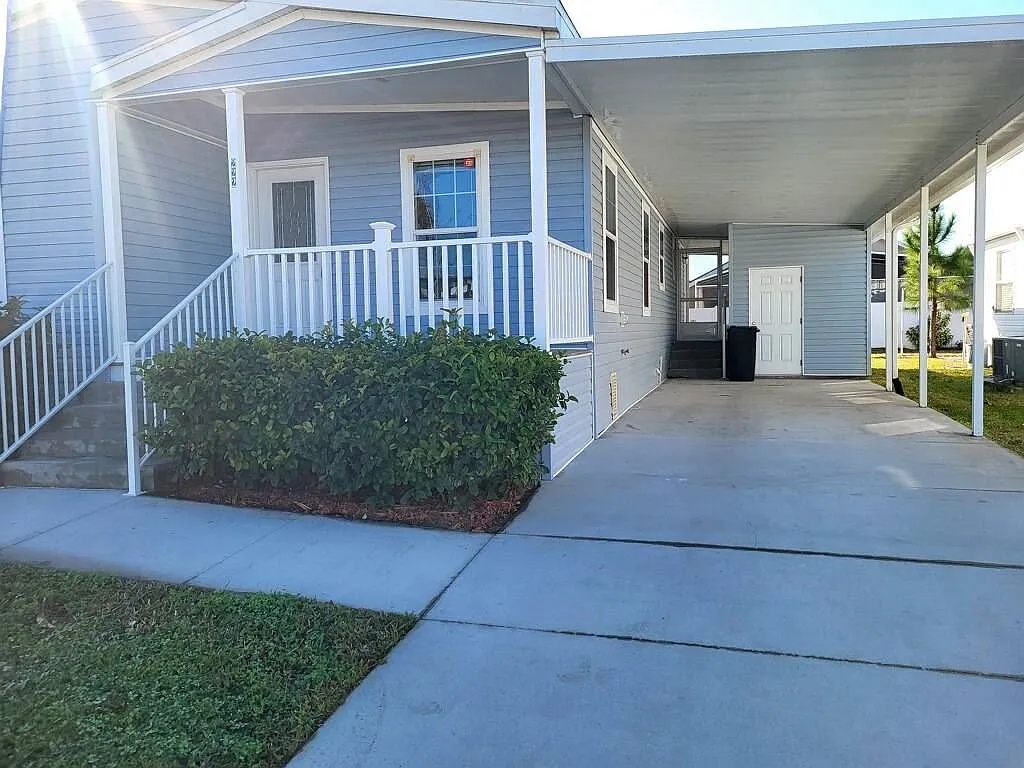 3 bed, 2.0 bath, 1393 sqft, $1,399 — Photo 2