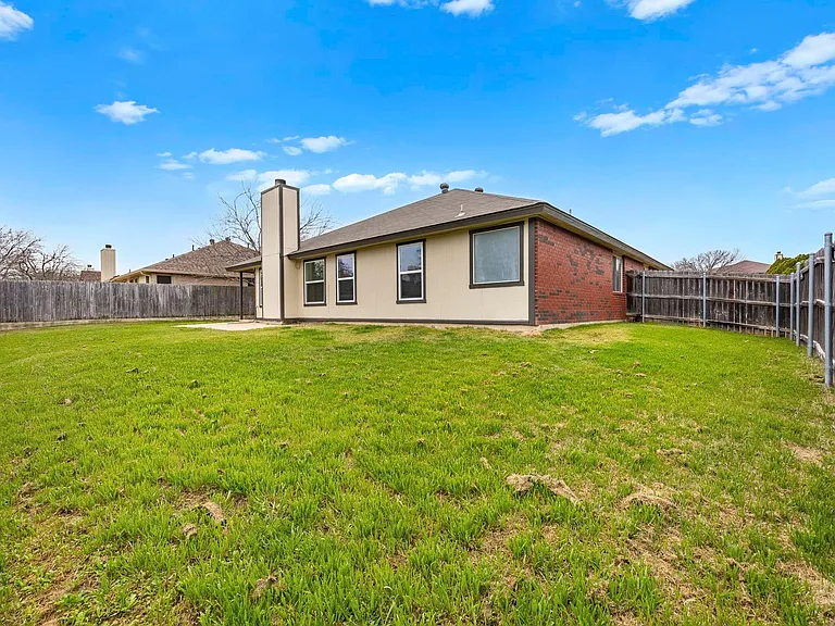1005 Judy Ln — Photo 26