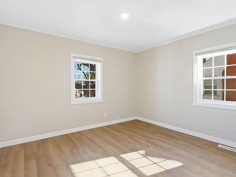 1111 Queen Ann St — Photo 6
