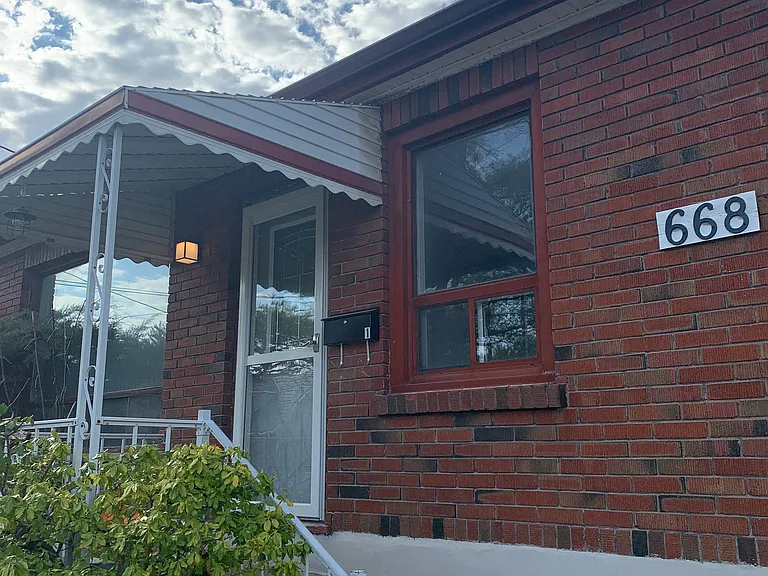 668 Frank St #A — Photo 1