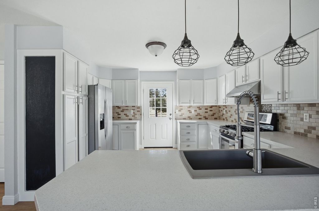 2056 Calhoun Ct