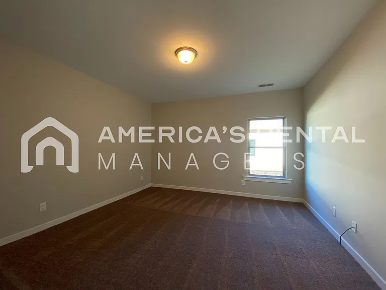 215 White Oak Cir — Photo 26